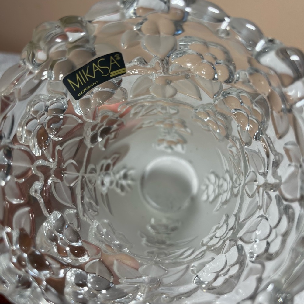 Mikasa Carmen SA 510/616 6.25" Crystal Glass Frosted Embossed Floral Vase In Box - Picture 4 of 11